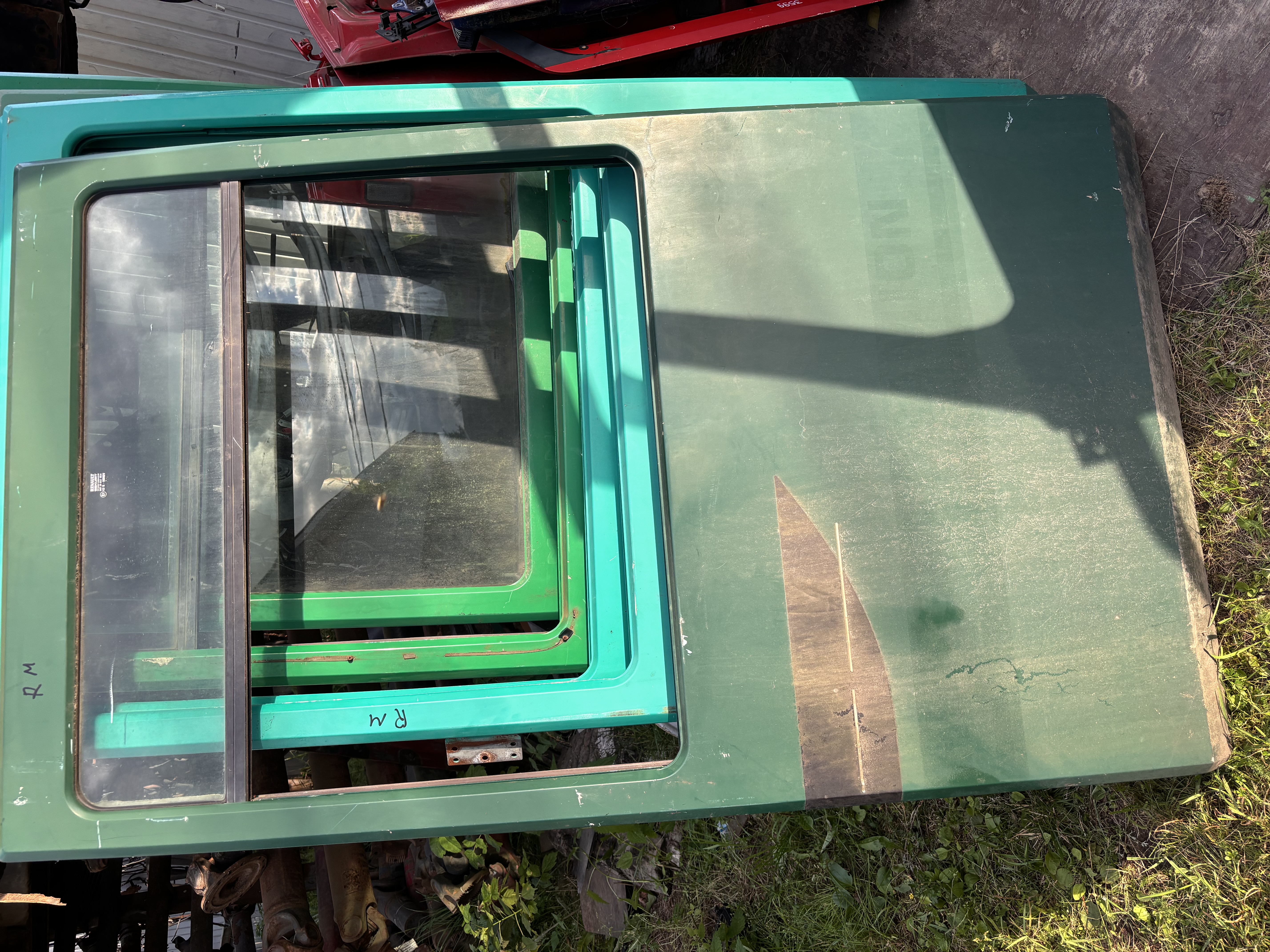 Дверь левая зелёная Рено Магнум Renault Magnum 5010301522